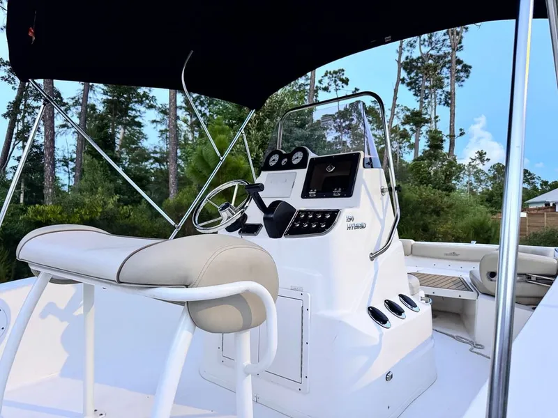 Slide: The Image of NauticStar 191 Hybrid 2022 - 6