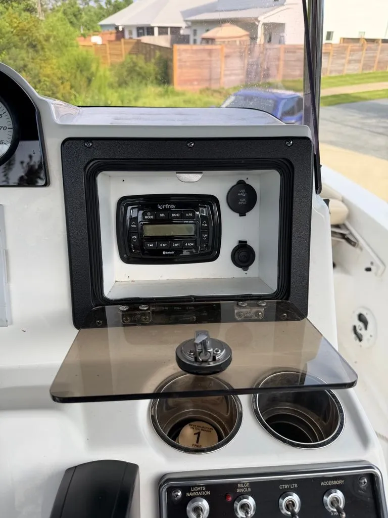 Slide: The Image of NauticStar 191 Hybrid 2022 - 8
