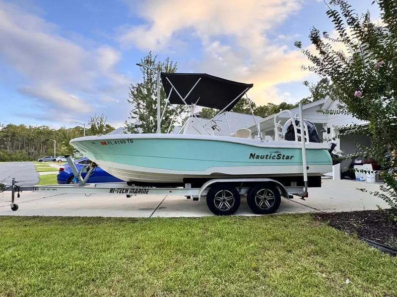 Slide: The Image of NauticStar 191 Hybrid 2022 - 2