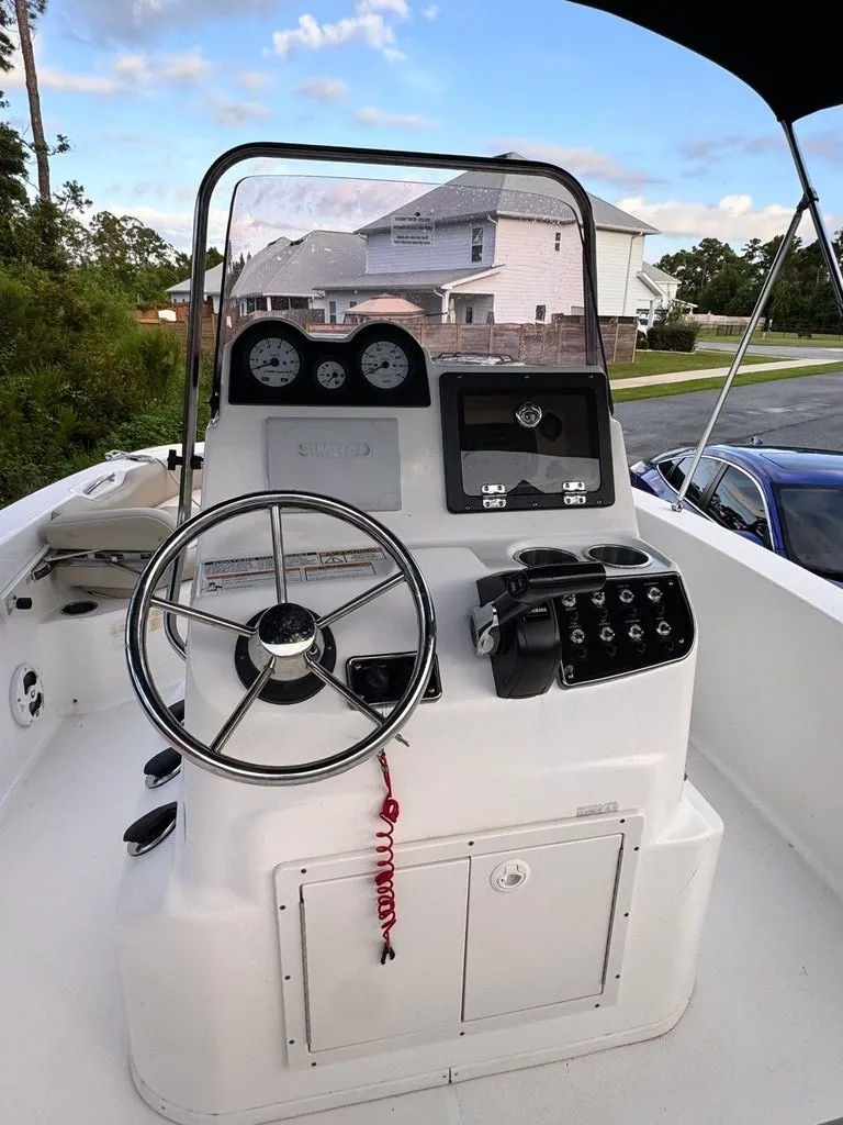 Slide: The Image of NauticStar 191 Hybrid 2022 - 7