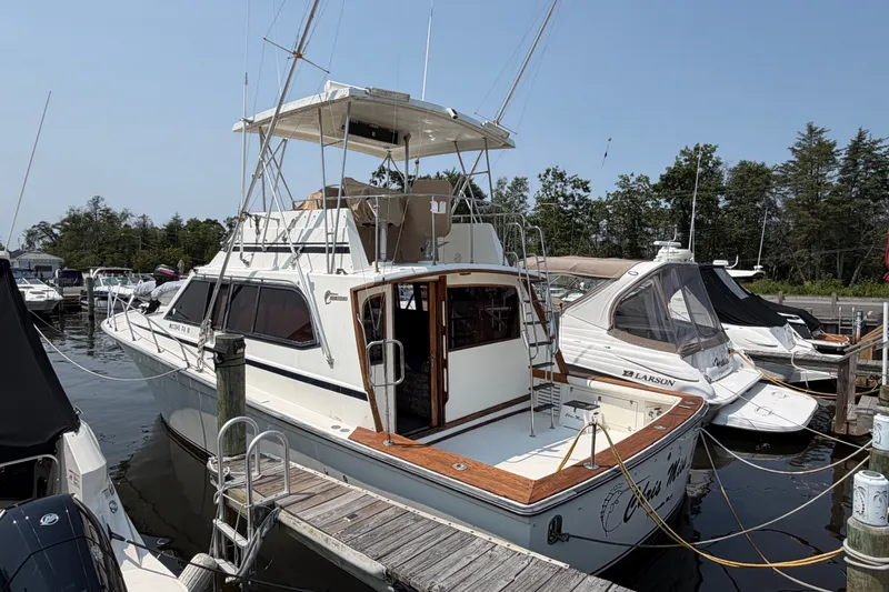 Slide: The Image of An Egg Harbor 41 Convertible from 1989 is docked. It features an elevated helm. - 25