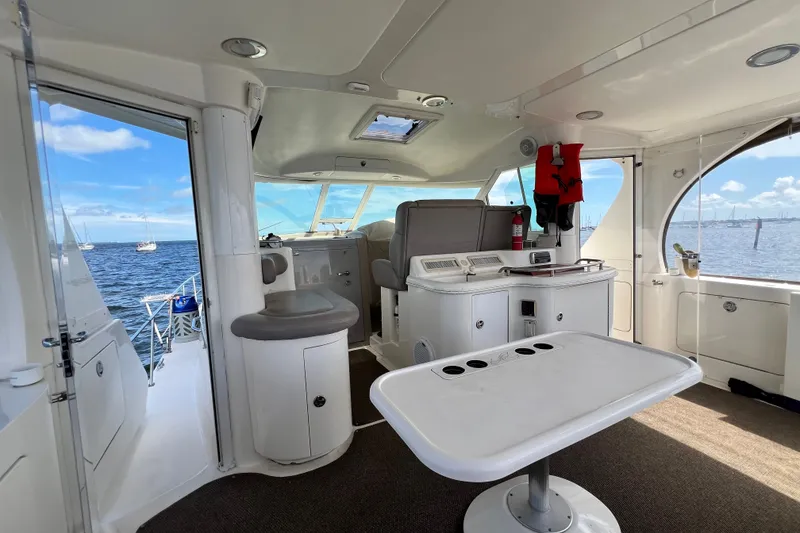 Slide: The Image of Interior of a 2003 Sea Ray 480 Motor Yacht with ocean view. - 173