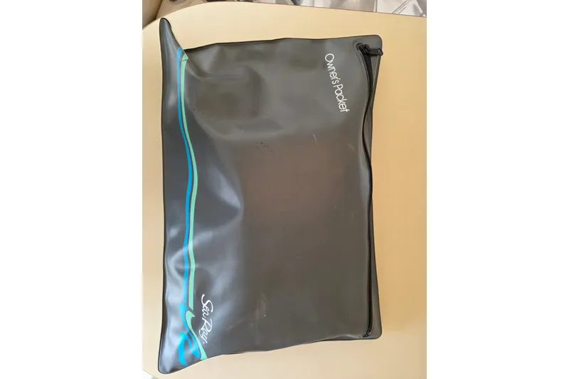 Slide: The Image of Black Sea Ray owner's packet for 1997 250 Sundancer boat, featuring blue accents. - 25