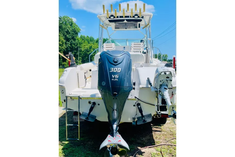 The Image of 2004 Robalo R235 Walkaround boat with Yamaha 300 V6 engine, parked outdoors. - 1
