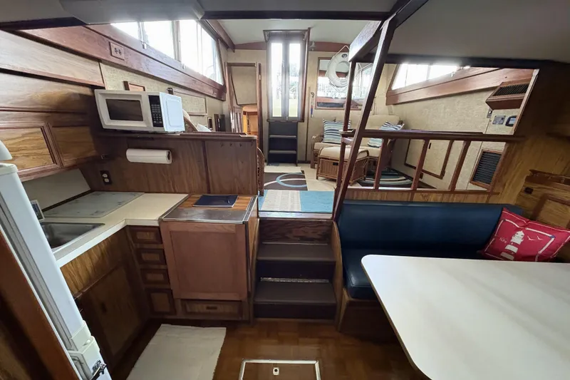 Slide: The Image of Viking 43 Double Cabin 1979 - 27