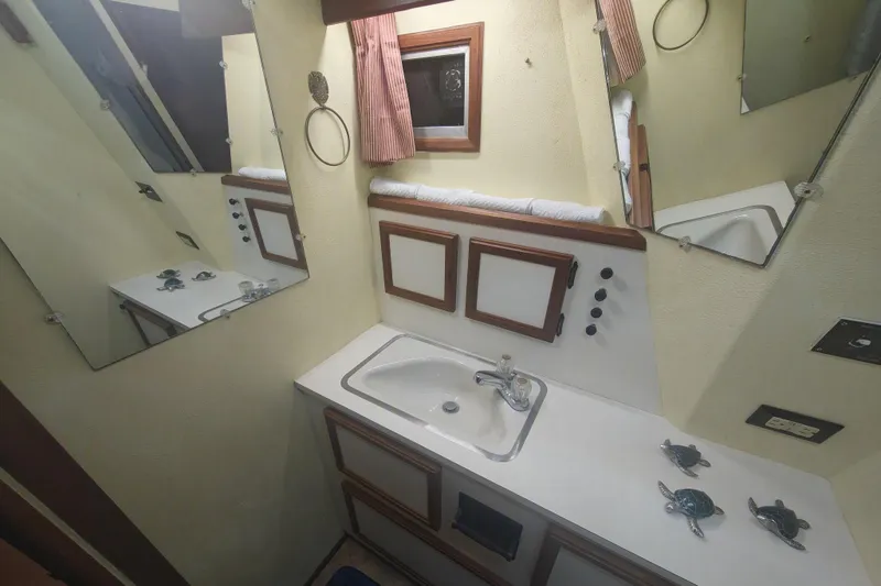 Slide: The Image of Viking 43 Double Cabin 1979 - 28