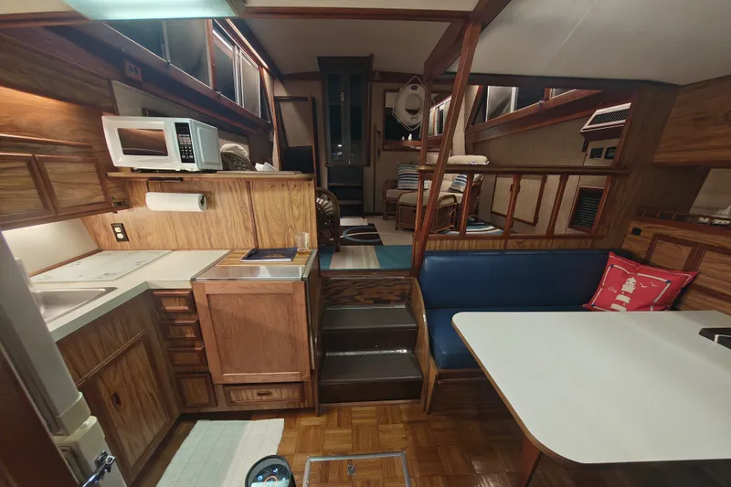 Slide: The Image of Viking 43 Double Cabin 1979 - 25