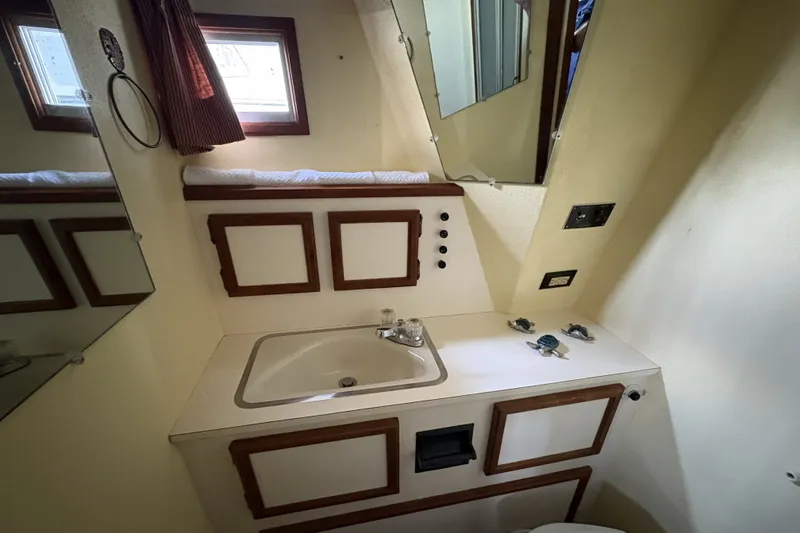 Slide: The Image of Viking 43 Double Cabin 1979 - 32