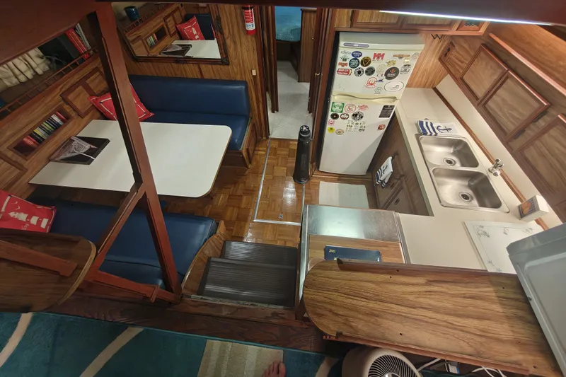 Slide: The Image of Viking 43 Double Cabin 1979 - 20