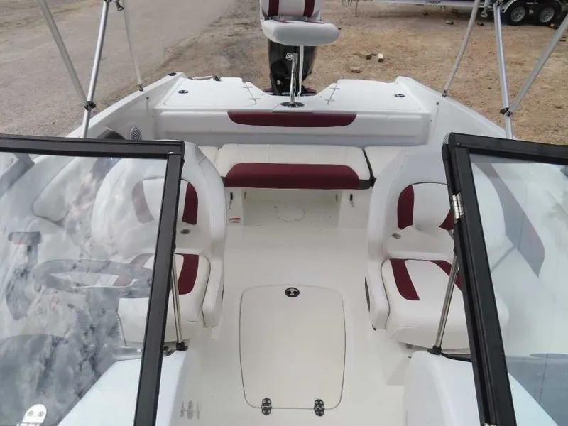 Slide: The Image of Tahoe Fiberglass 200 S 2024 - 22