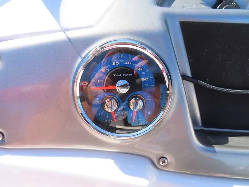 Slide: The Image of Tahoe Fiberglass 2150 2025 - 16