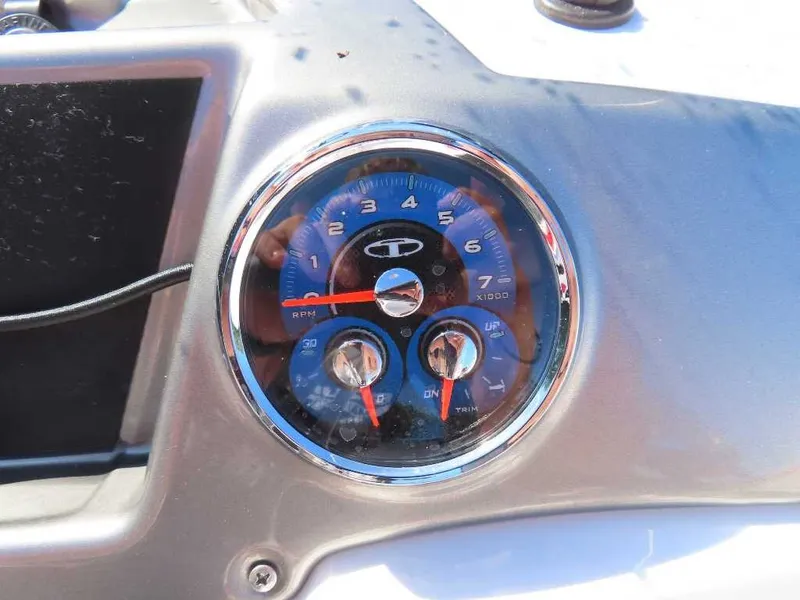 Slide: The Image of Tahoe Fiberglass 2150 2025 - 17
