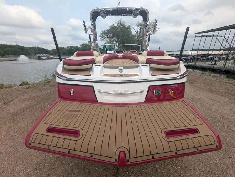 Slide: The Image of MasterCraft X46 2014 - 11