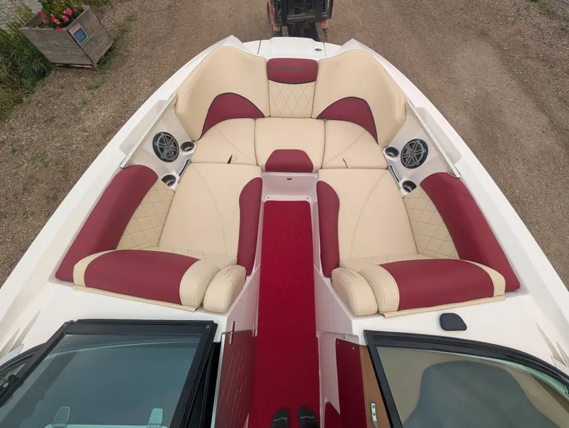 Slide: The Image of MasterCraft X46 2014 - 18