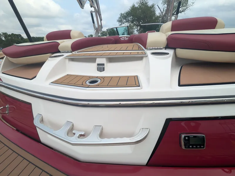 Slide: The Image of MasterCraft X46 2014 - 12