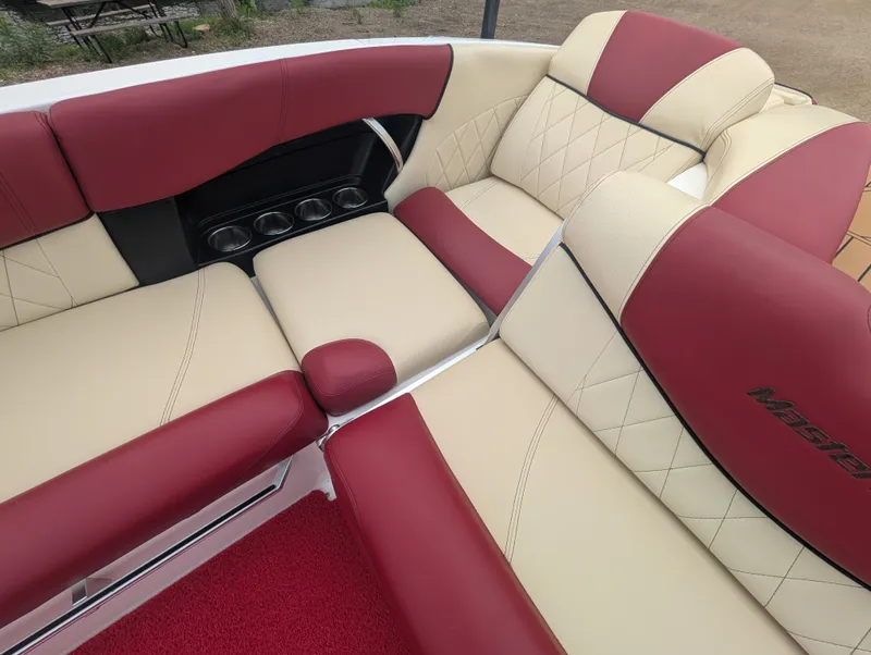 Slide: The Image of MasterCraft X46 2014 - 30