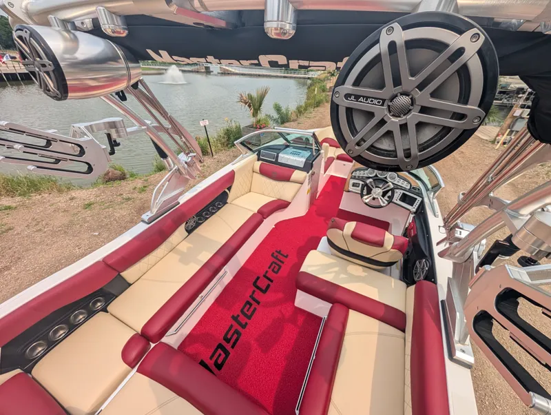 Slide: The Image of MasterCraft X46 2014 - 32
