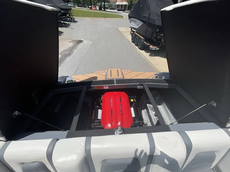 Slide: The Image of Malibu Wakesetter 21 MLX 2019 - 20