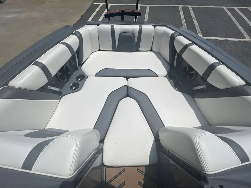 Slide: The Image of Malibu Wakesetter 21 MLX 2019 - 18