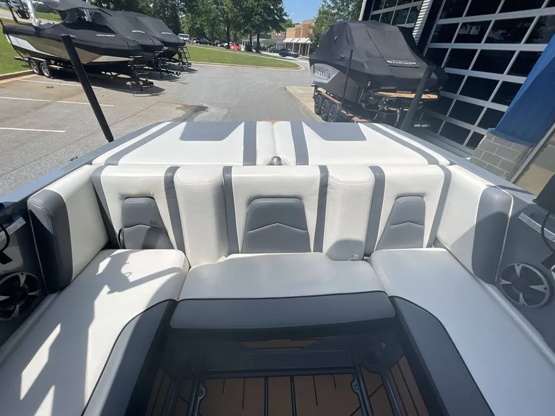 Slide: The Image of Malibu Wakesetter 21 MLX 2019 - 7
