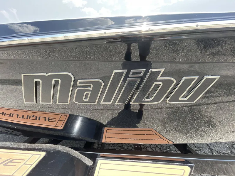 Slide: The Image of Malibu Wakesetter 21 MLX 2019 - 8