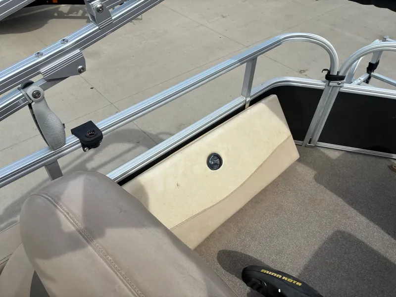 Slide: The Image of Sun Tracker FISHIN BARGE 22 XPS 2016 - 24