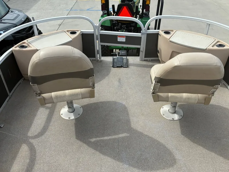 Slide: The Image of Sun Tracker FISHIN BARGE 22 XPS 2016 - 14