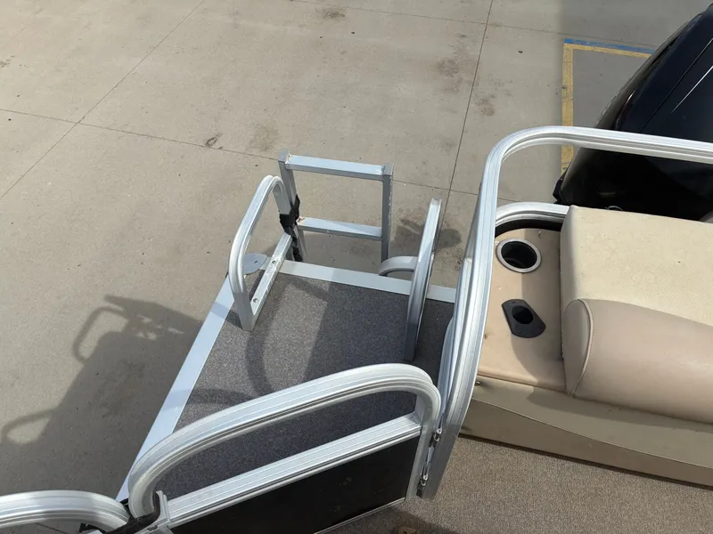 Slide: The Image of Sun Tracker FISHIN BARGE 22 XPS 2016 - 27