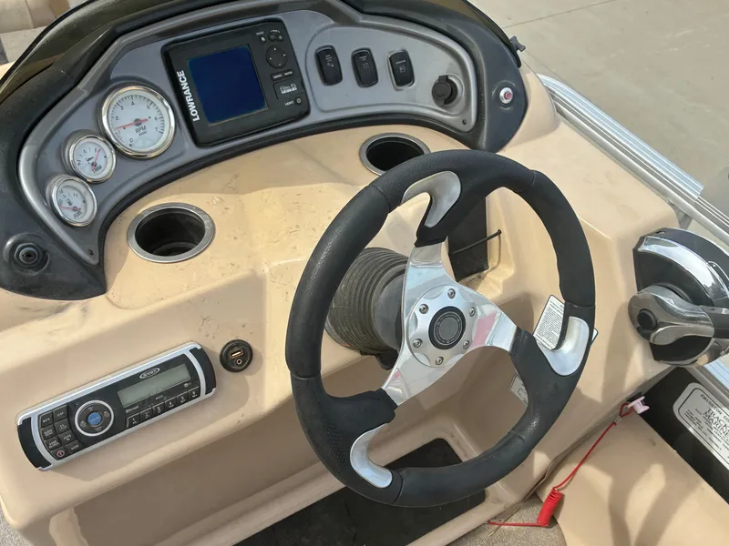 Slide: The Image of Sun Tracker FISHIN BARGE 22 XPS 2016 - 19