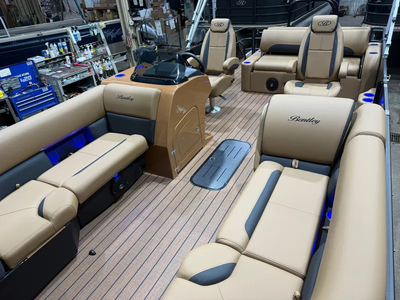 Slide: The Image of Bentley Pontoons Legacy 223 Swingback Tritoon & Honda 4-Stroke EFI 2026 - 31