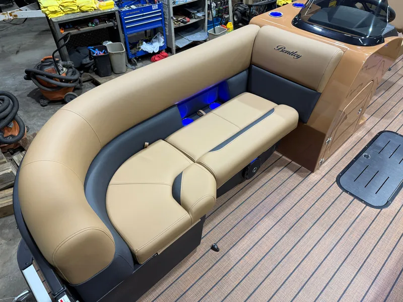 Slide: The Image of Bentley Pontoons Legacy 223 Swingback Tritoon & Honda 4-Stroke EFI 2026 - 7