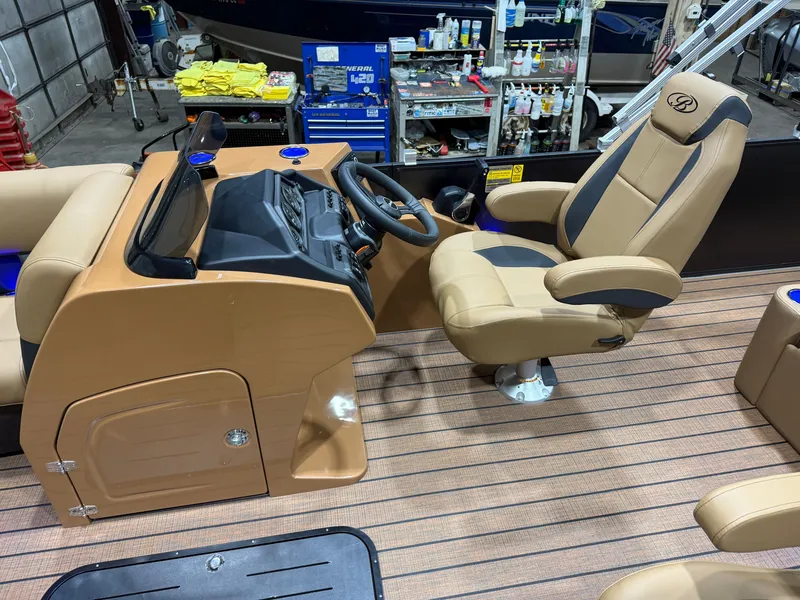 Slide: The Image of Bentley Pontoons Legacy 223 Swingback Tritoon & Honda 4-Stroke EFI 2026 - 10