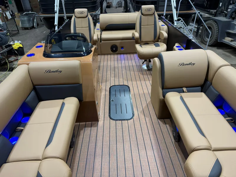 Slide: The Image of Bentley Pontoons Legacy 223 Swingback Tritoon & Honda 4-Stroke EFI 2026 - 6