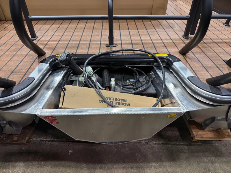 Slide: The Image of Bentley Pontoons Legacy 223 Swingback Tritoon & Honda 4-Stroke EFI 2026 - 41