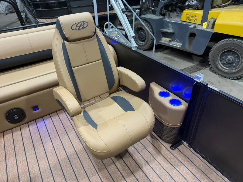 Slide: The Image of Bentley Pontoons Legacy 223 Swingback Tritoon & Honda 4-Stroke EFI 2026 - 9