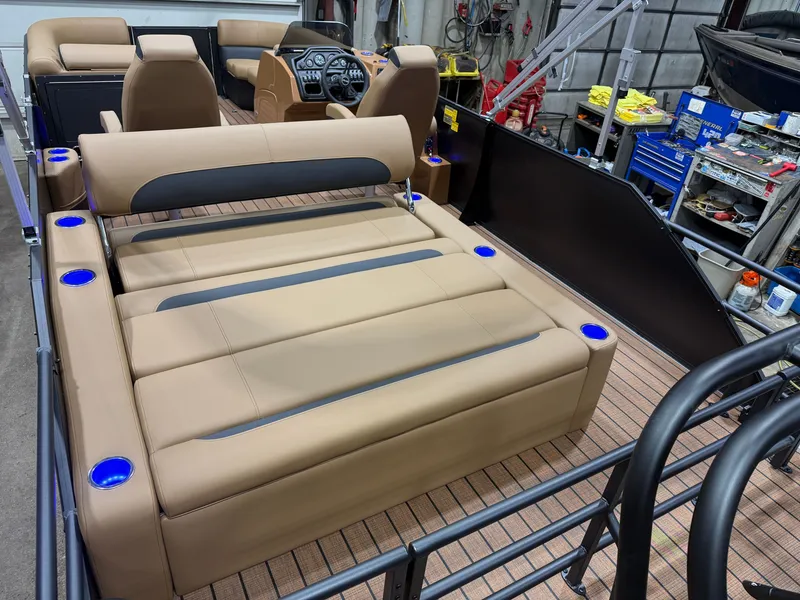 Slide: The Image of Bentley Pontoons Legacy 223 Swingback Tritoon & Honda 4-Stroke EFI 2026 - 21