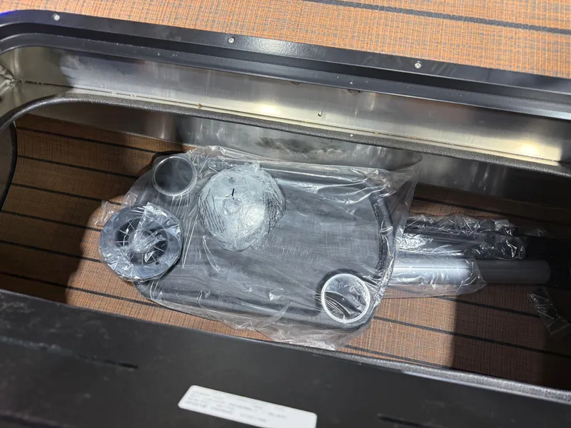 Slide: The Image of Bentley Pontoons Legacy 223 Swingback Tritoon & Honda 4-Stroke EFI 2026 - 28