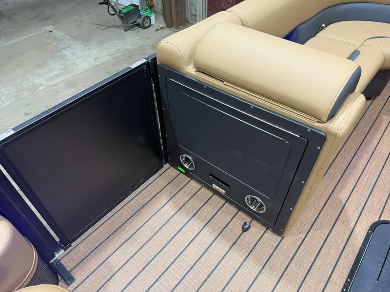 Slide: The Image of Bentley Pontoons Legacy 223 Swingback Tritoon & Honda 4-Stroke EFI 2026 - 24