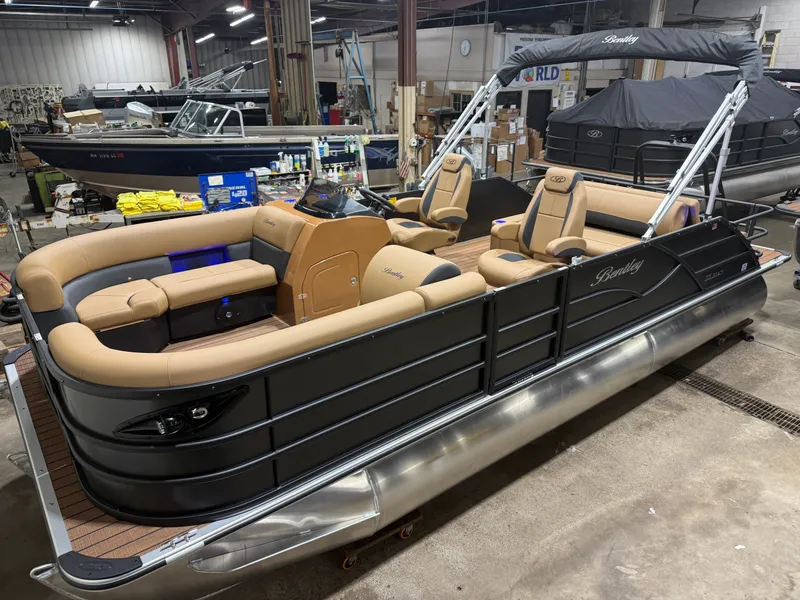 The Image of Bentley Pontoons Legacy 223 Swingback Tritoon & Honda 4-Stroke EFI 2026 - 1