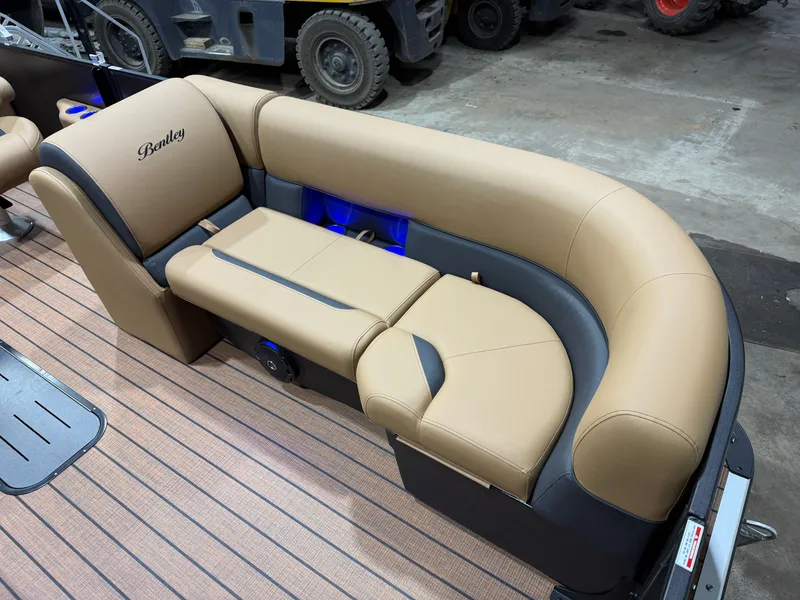 Slide: The Image of Bentley Pontoons Legacy 223 Swingback Tritoon & Honda 4-Stroke EFI 2026 - 8