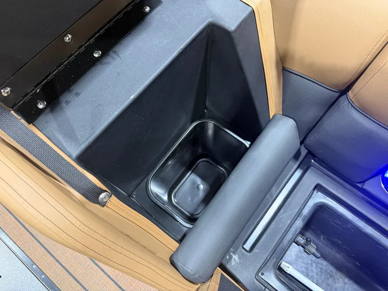 Slide: The Image of Bentley Pontoons Legacy 223 Swingback Tritoon & Honda 4-Stroke EFI 2026 - 30
