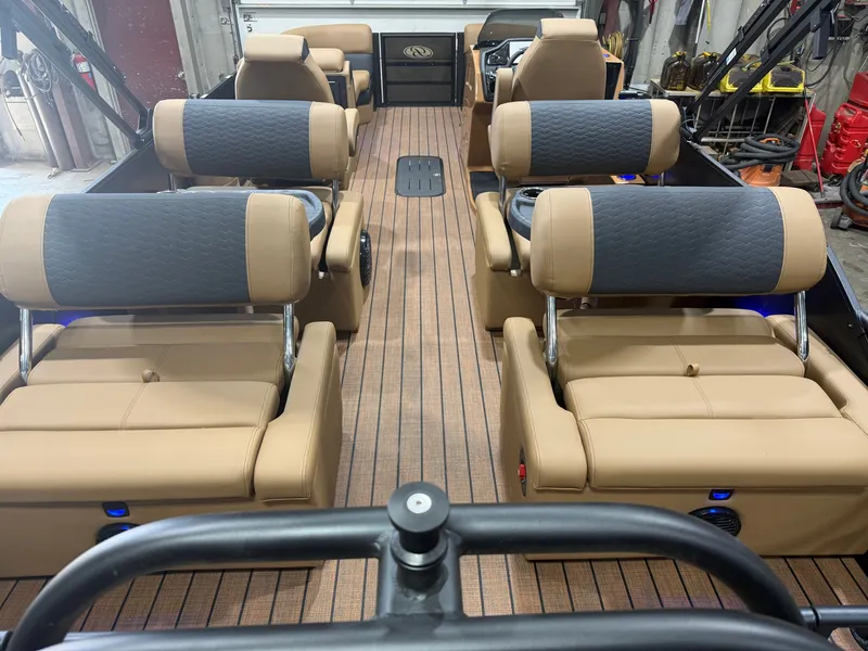 Slide: The Image of Bentley Pontoons Elite 223 Quad Swingback Tritoon 2026 - 6
