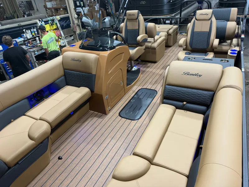 Slide: The Image of Bentley Pontoons Elite 223 Quad Swingback Tritoon 2026 - 38