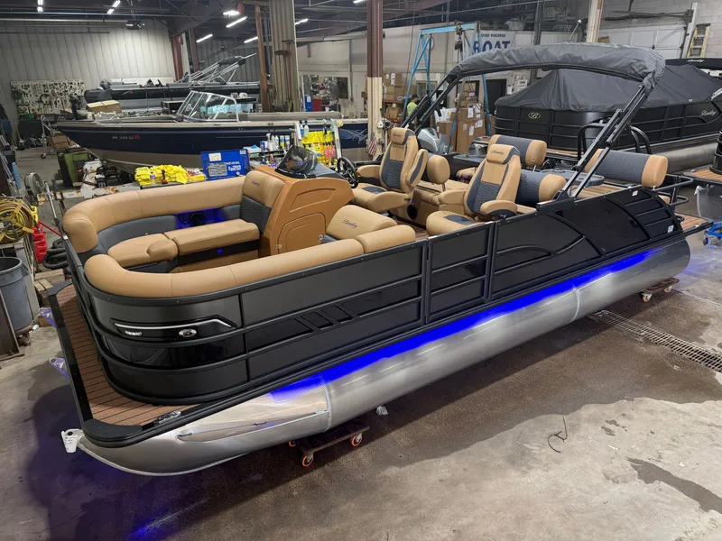 The Image of Bentley Pontoons Elite 223 Quad Swingback Tritoon 2026 - 1