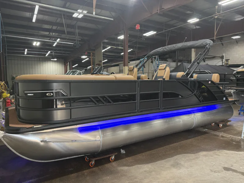 Slide: The Image of Bentley Pontoons Elite 223 Quad Swingback Tritoon 2026 - 43
