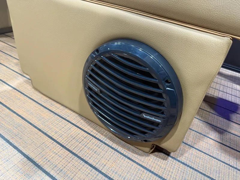 Slide: The Image of Bentley Pontoons Elite 223 Quad Swingback Tritoon 2026 - 28