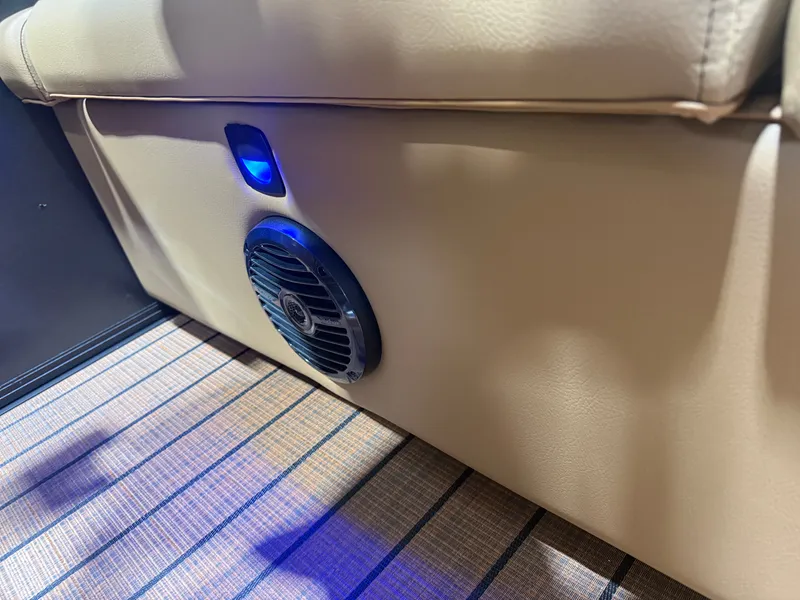 Slide: The Image of Bentley Pontoons Elite 223 Quad Swingback Tritoon 2026 - 29