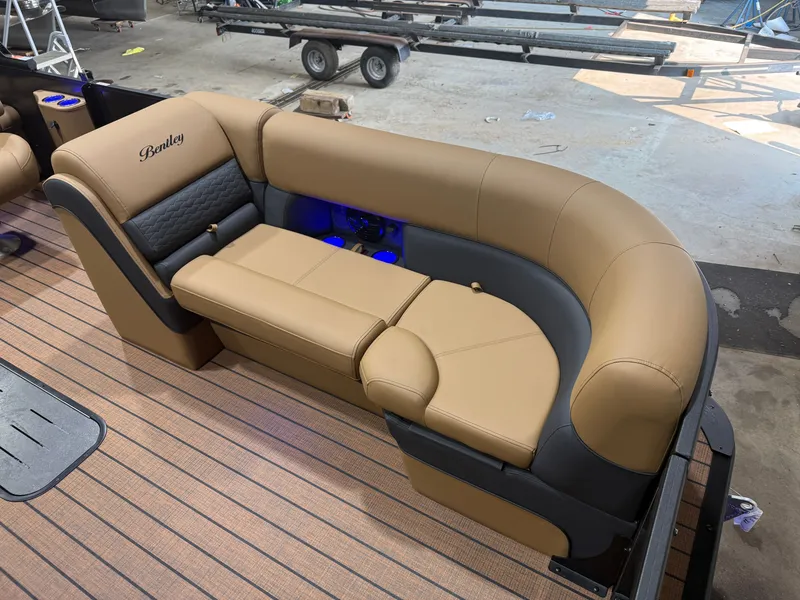Slide: The Image of Bentley Pontoons Elite 223 Quad Swingback Tritoon 2026 - 9