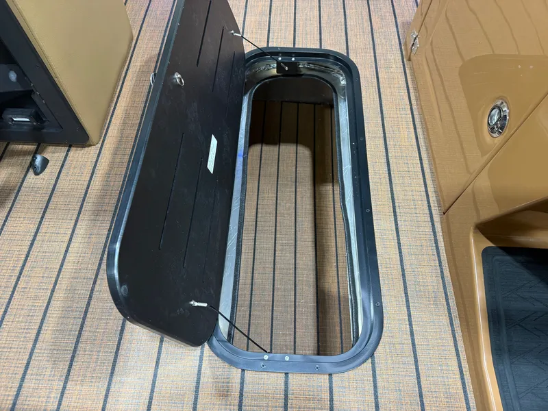 Slide: The Image of Bentley Pontoons Elite 223 Quad Swingback Tritoon 2026 - 34