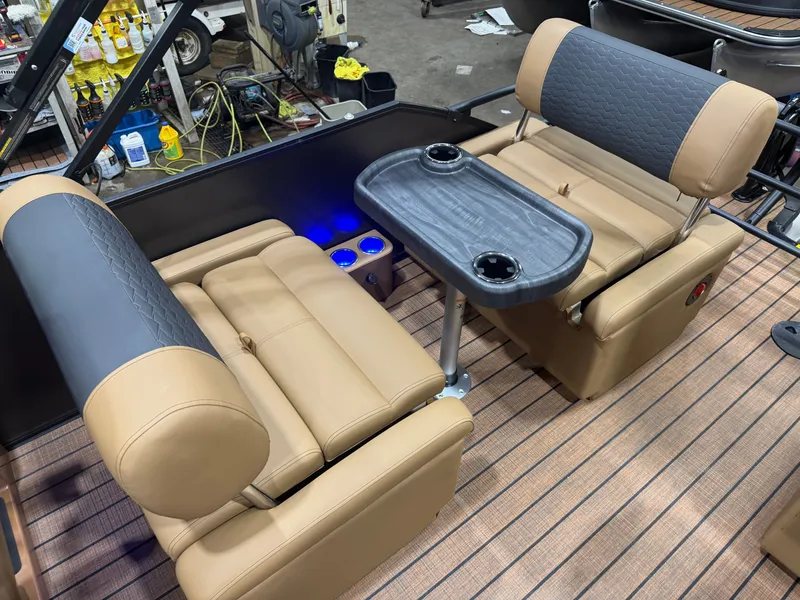 Slide: The Image of Bentley Pontoons Elite 223 Quad Swingback Tritoon 2026 - 19